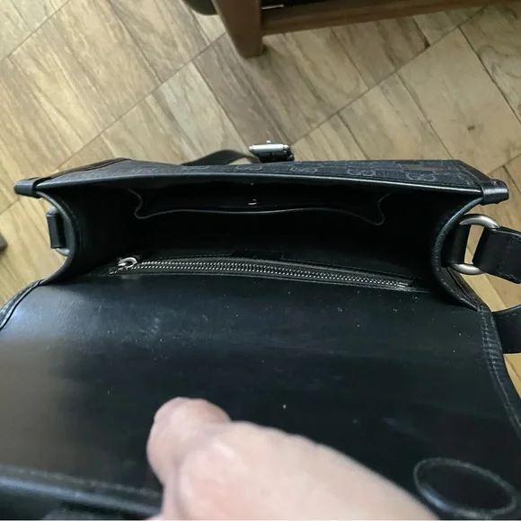 Gucci Black Shoulder Bag - Picture 6 of 13
